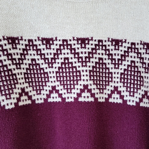 Old Navy Women's Maroon and Cream Fair Isle Sweater Size XL - Picture 3 of 5